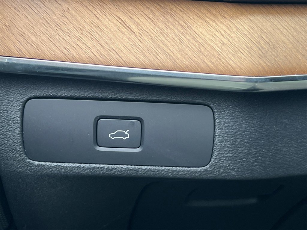 2023 VOLVO XC90 - Image 16