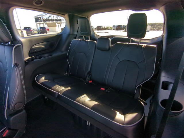 2026 Chrysler Pacifica Limited photo 11