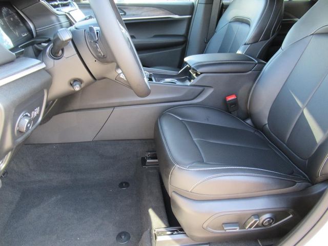 2025 Jeep Grand Cherokee Limited photo 15