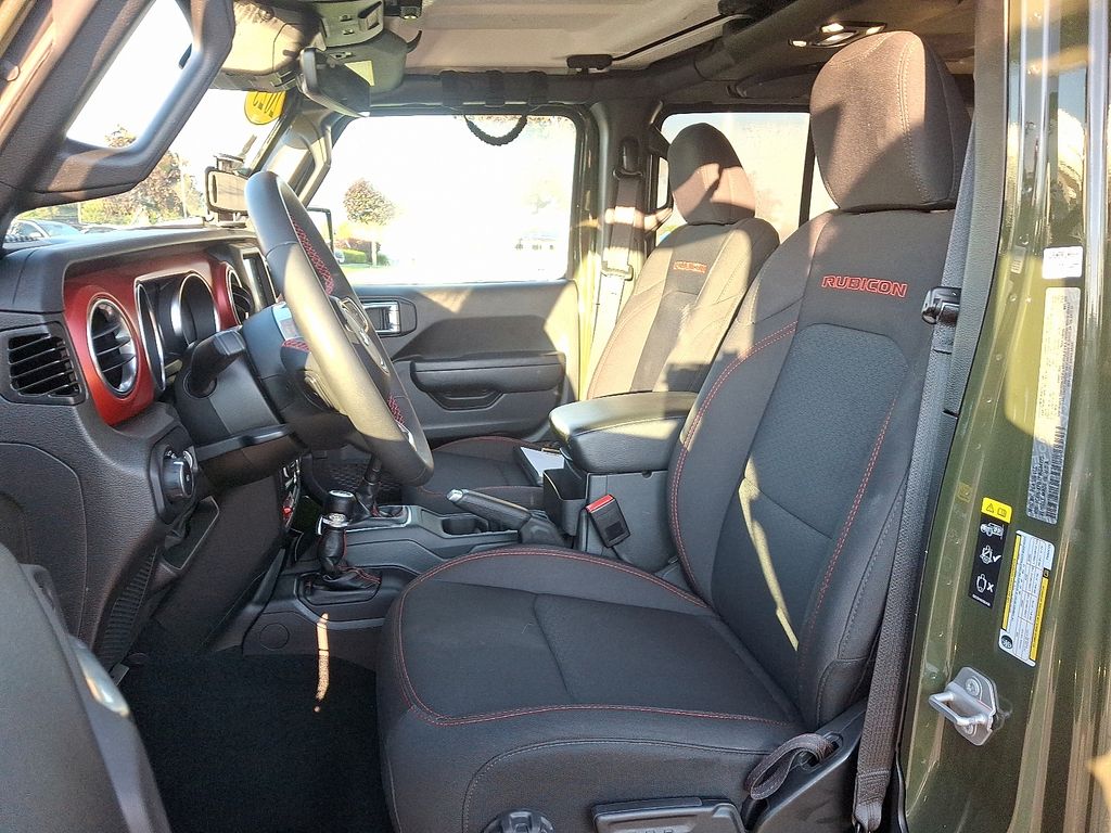 2023 Jeep Wrangler Rubicon photo 13