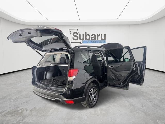 2022 Subaru Forester Premium photo 9