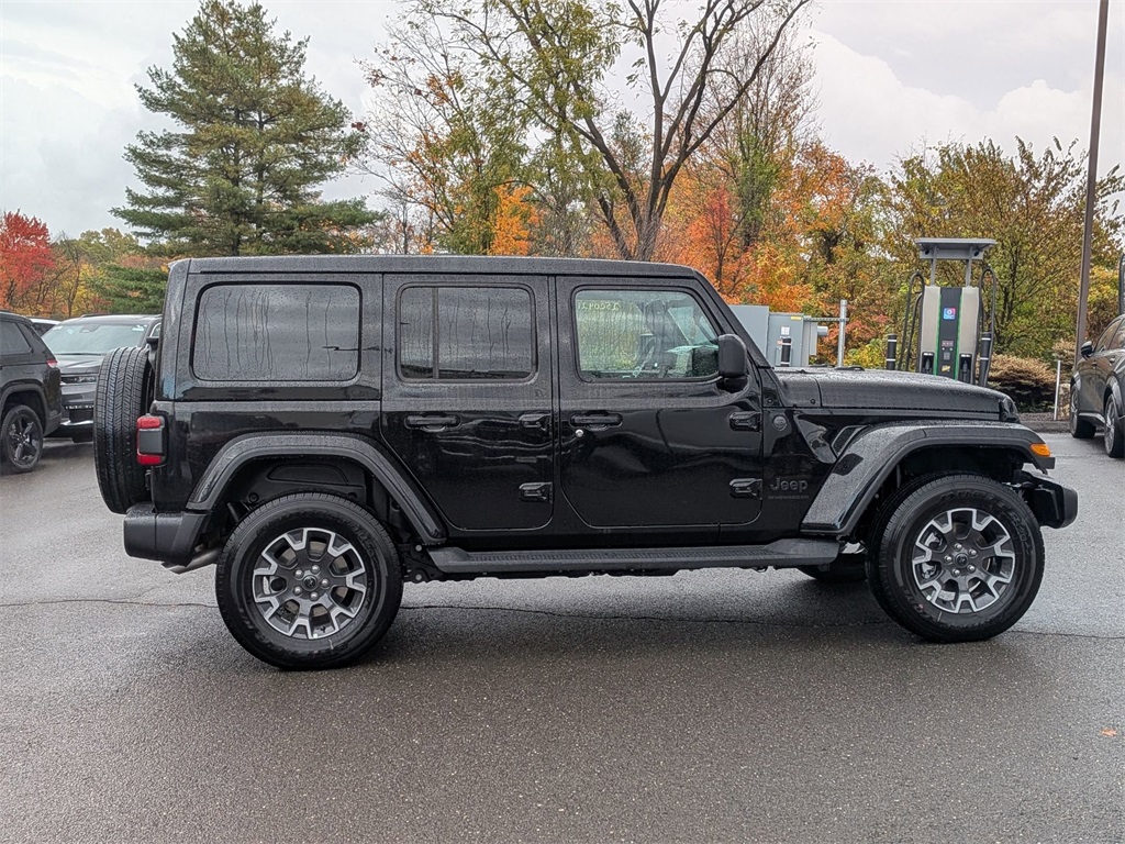 2025 Jeep Wrangler Sahara photo 2