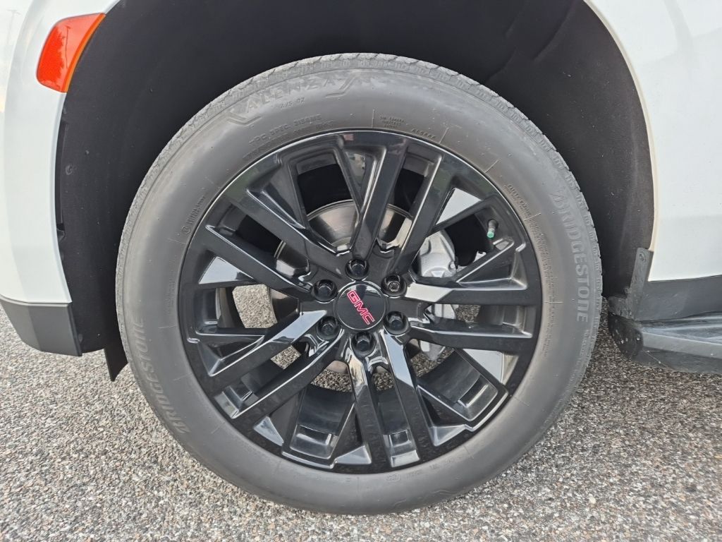 2023 Gmc Yukon SLT photo 3