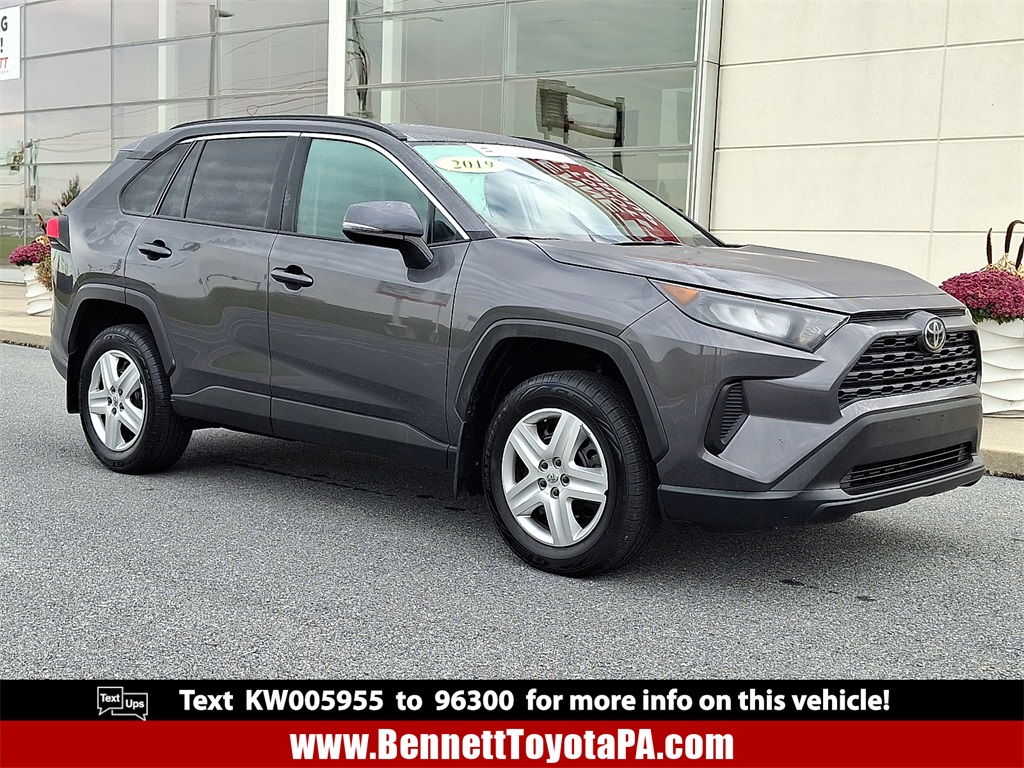 2019 Toyota RAV4 LE's photo