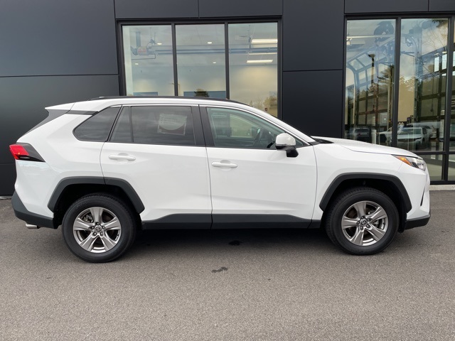 2023 Toyota RAV4 XLE photo 2