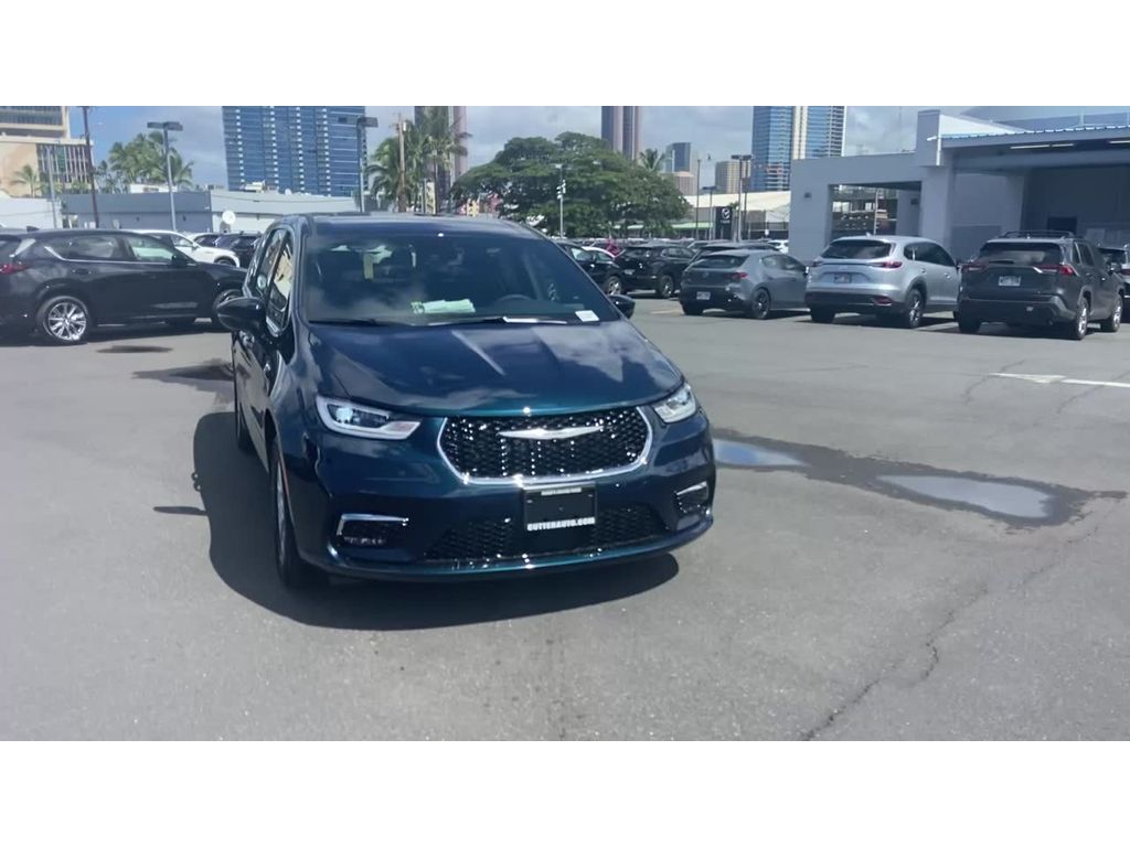 2025 Chrysler Pacifica Select