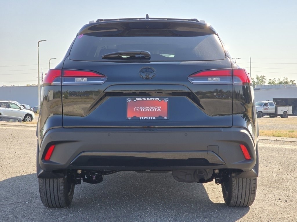 2025 Toyota Corolla Cross XLE photo 18