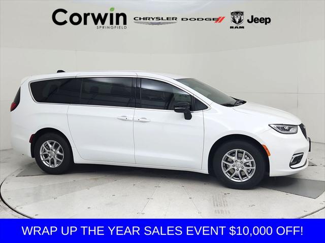 2026 Chrysler Pacifica Select's photo