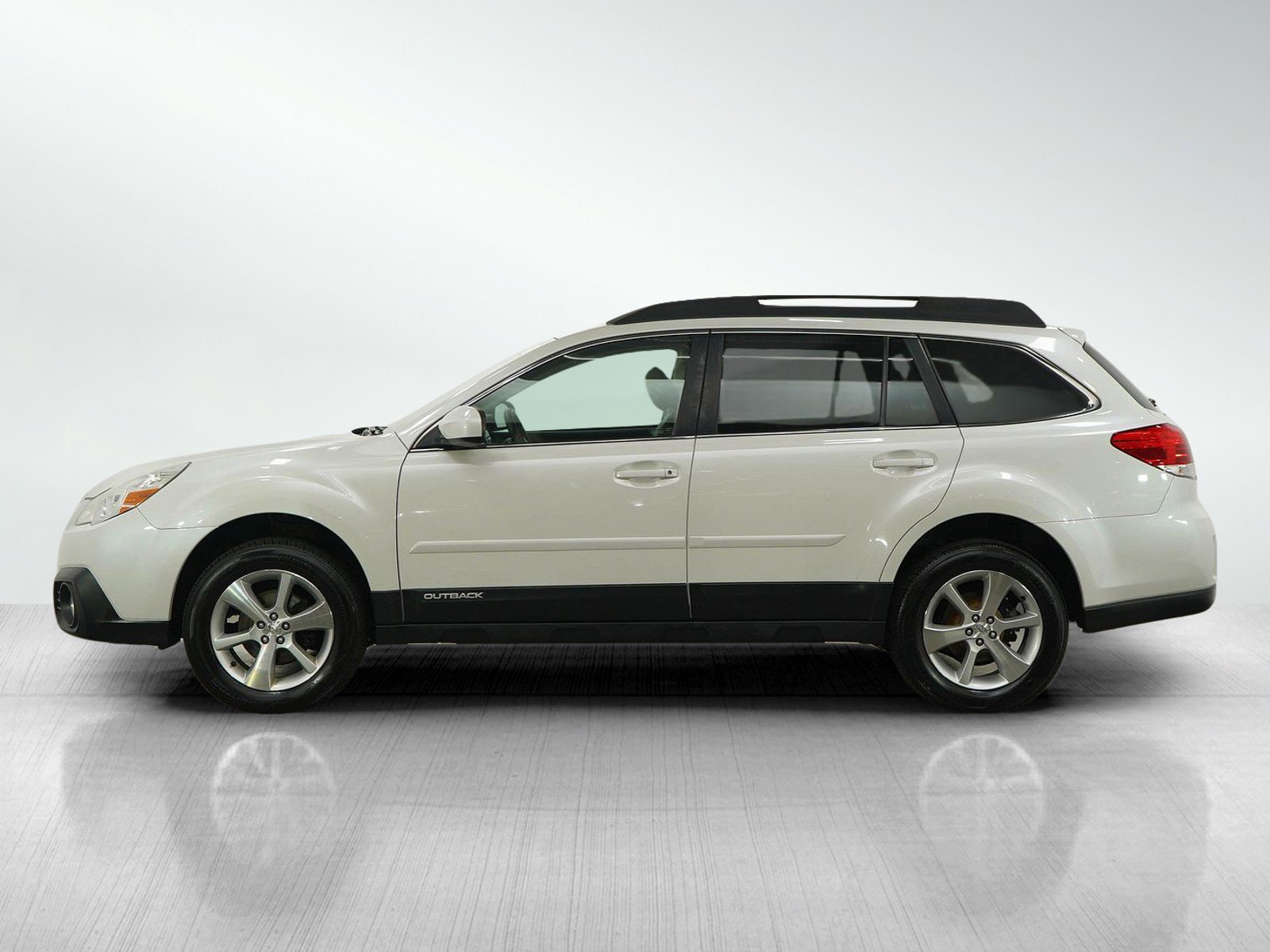 Used 2013 Subaru Outback Limited with VIN 4S4BRCKCXD3305187 for sale in Burnsville, Minnesota
