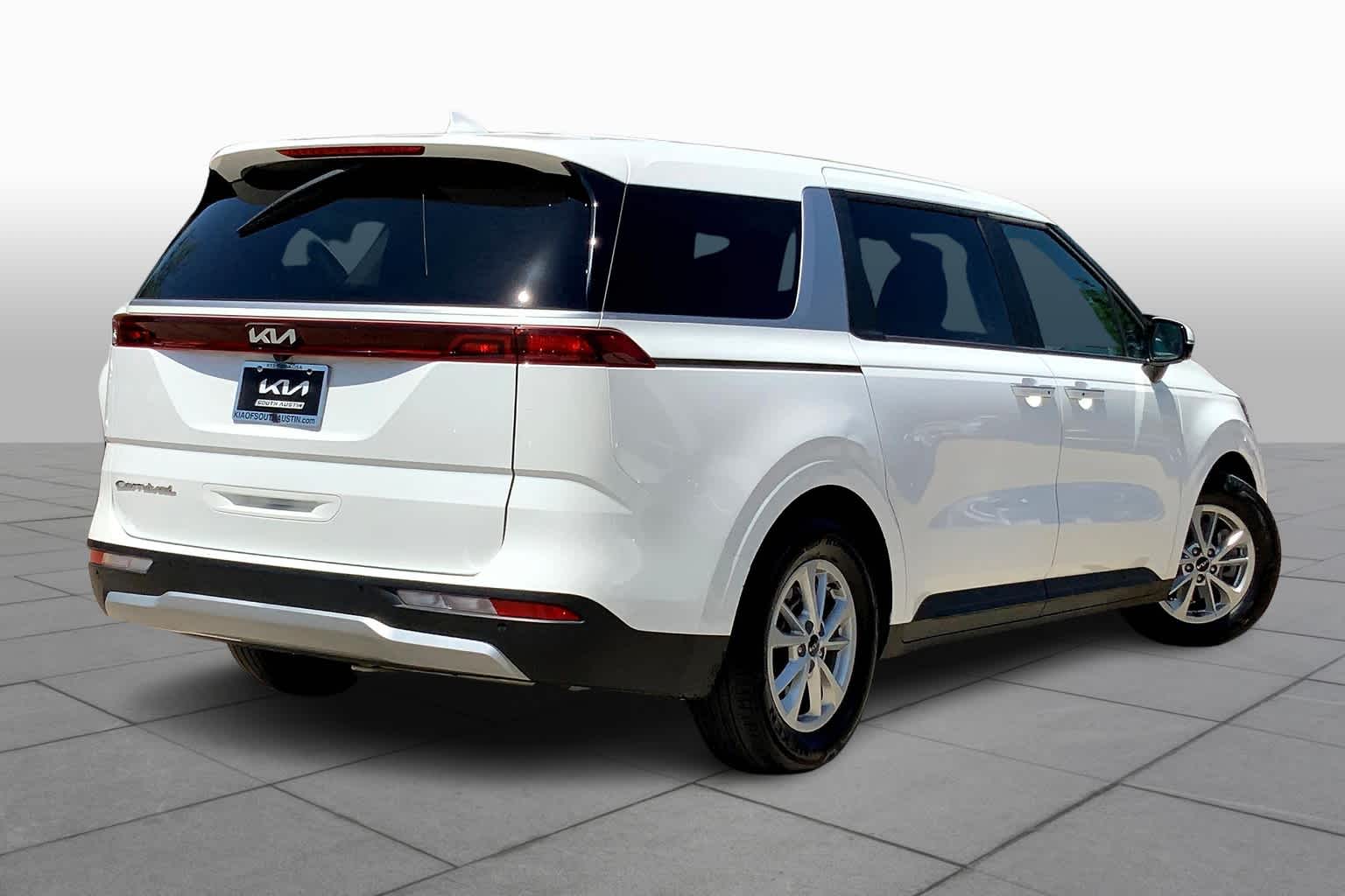 2022 Kia Carnival LX photo 11