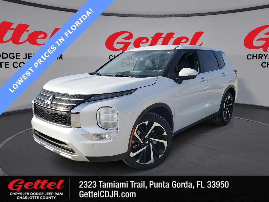 2024 Mitsubishi Outlander SE's photo