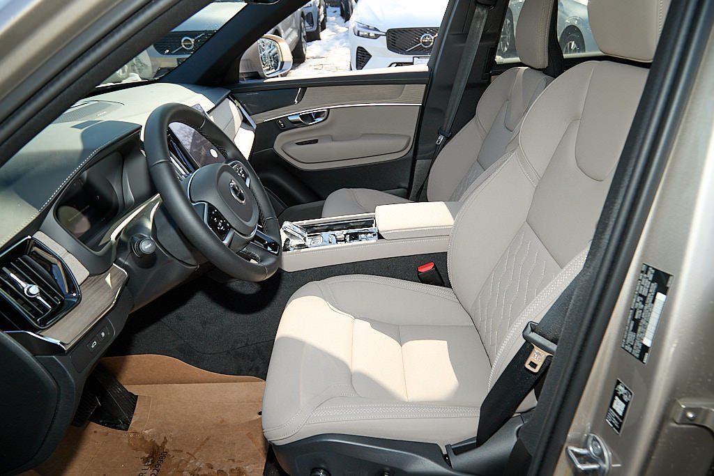 2026 VOLVO XC90 - Image 13