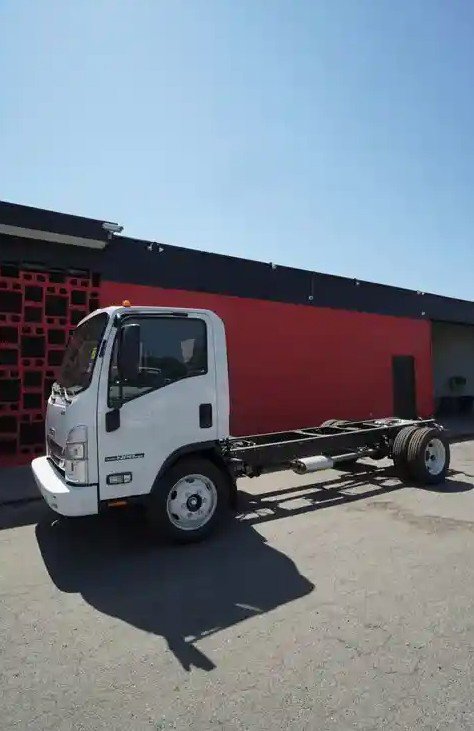 2024 Isuzu NPR photo 4