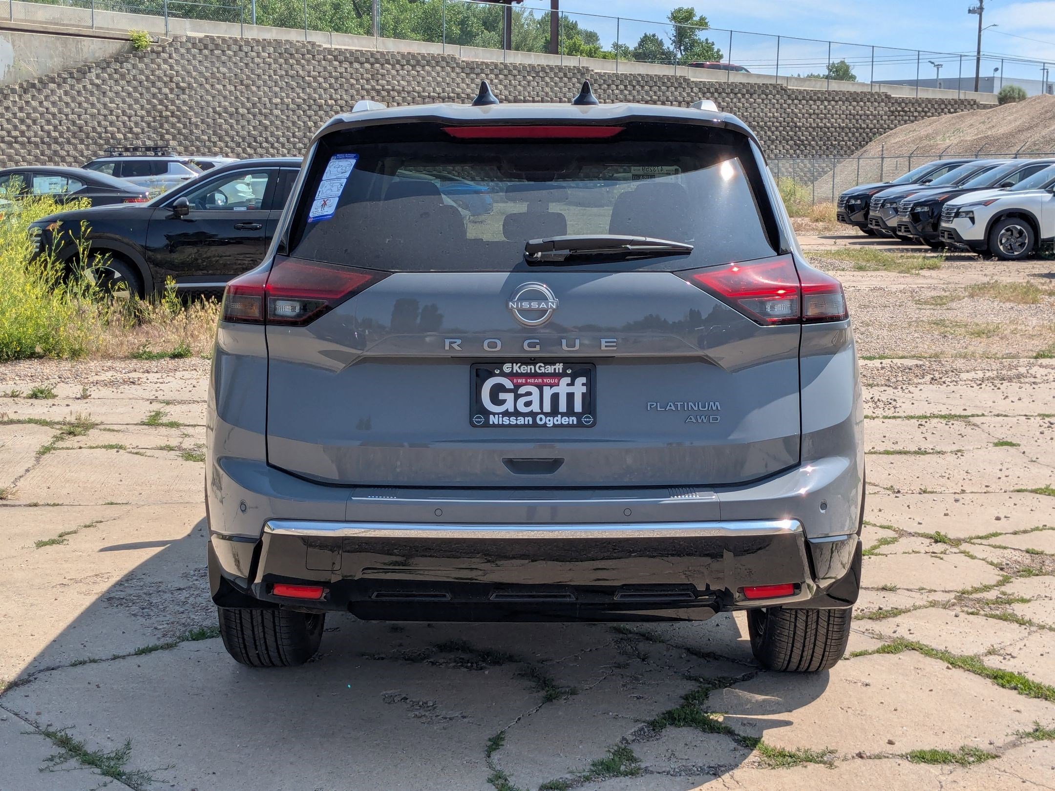 2025 Nissan Rogue Platinum photo 4