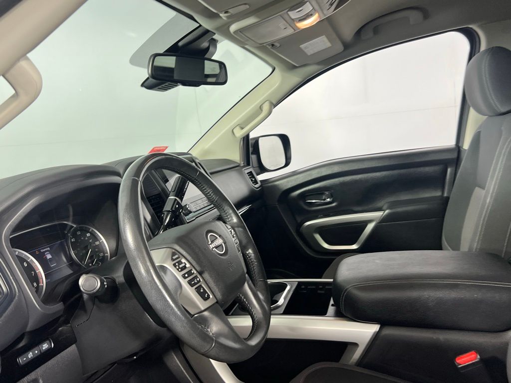 2024 Nissan Titan SV photo 17