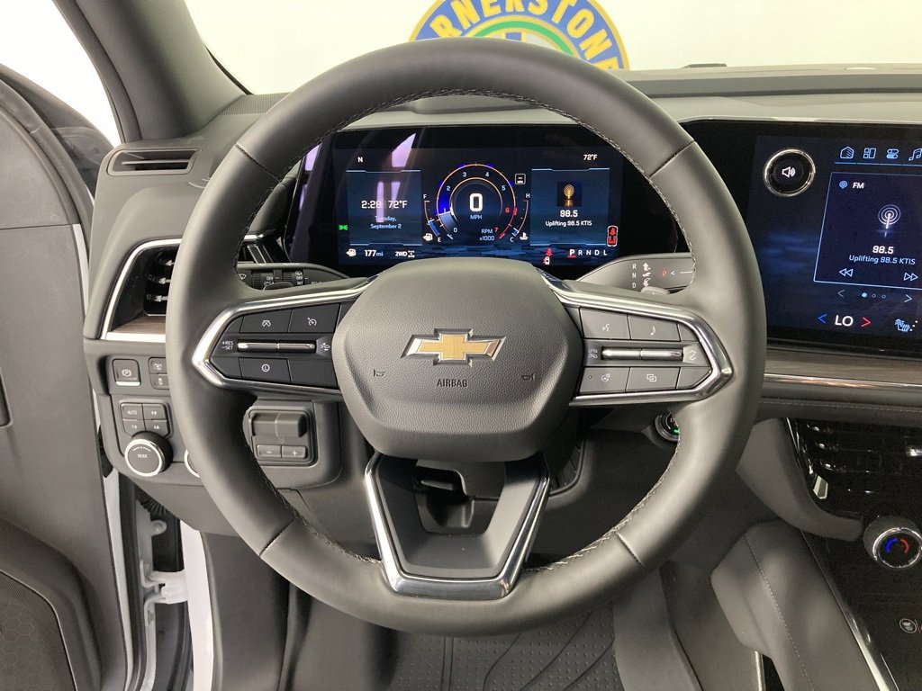 2025 Chevrolet Suburban LT photo 2