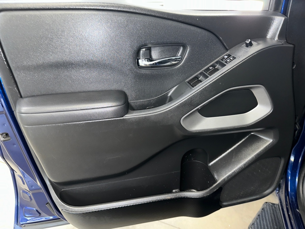 2022 Nissan Frontier SV photo 3