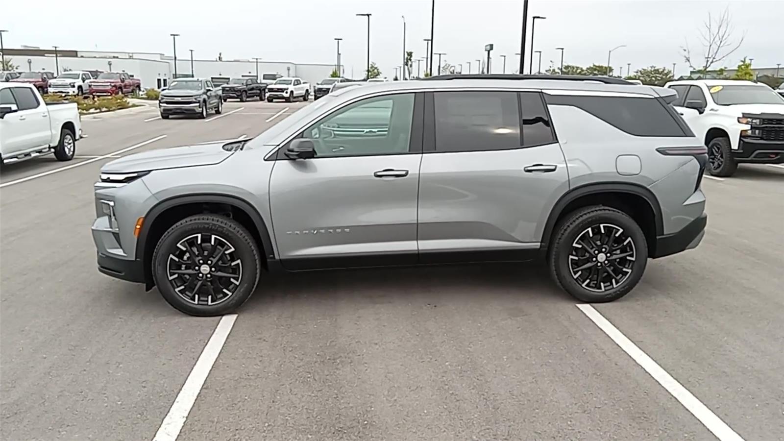 2026 Chevrolet Traverse photo 3