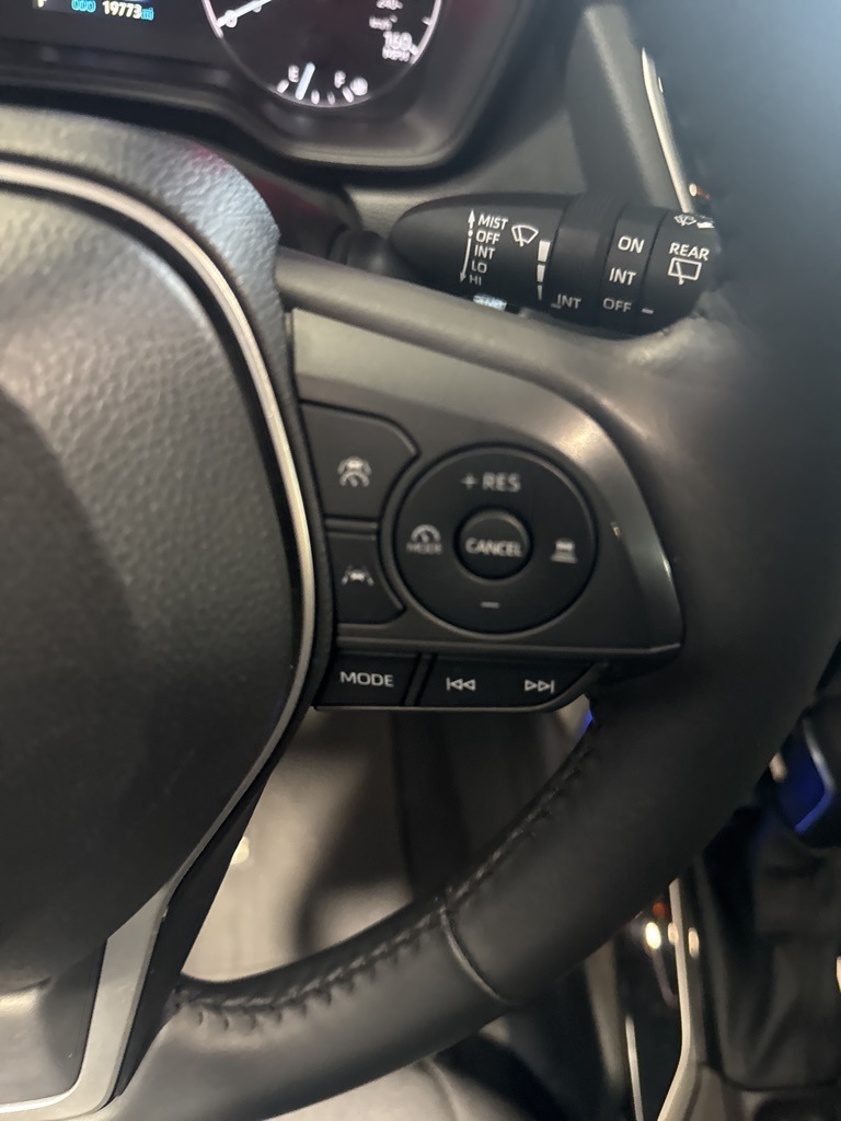2023 Toyota Corolla Cross LE photo 32