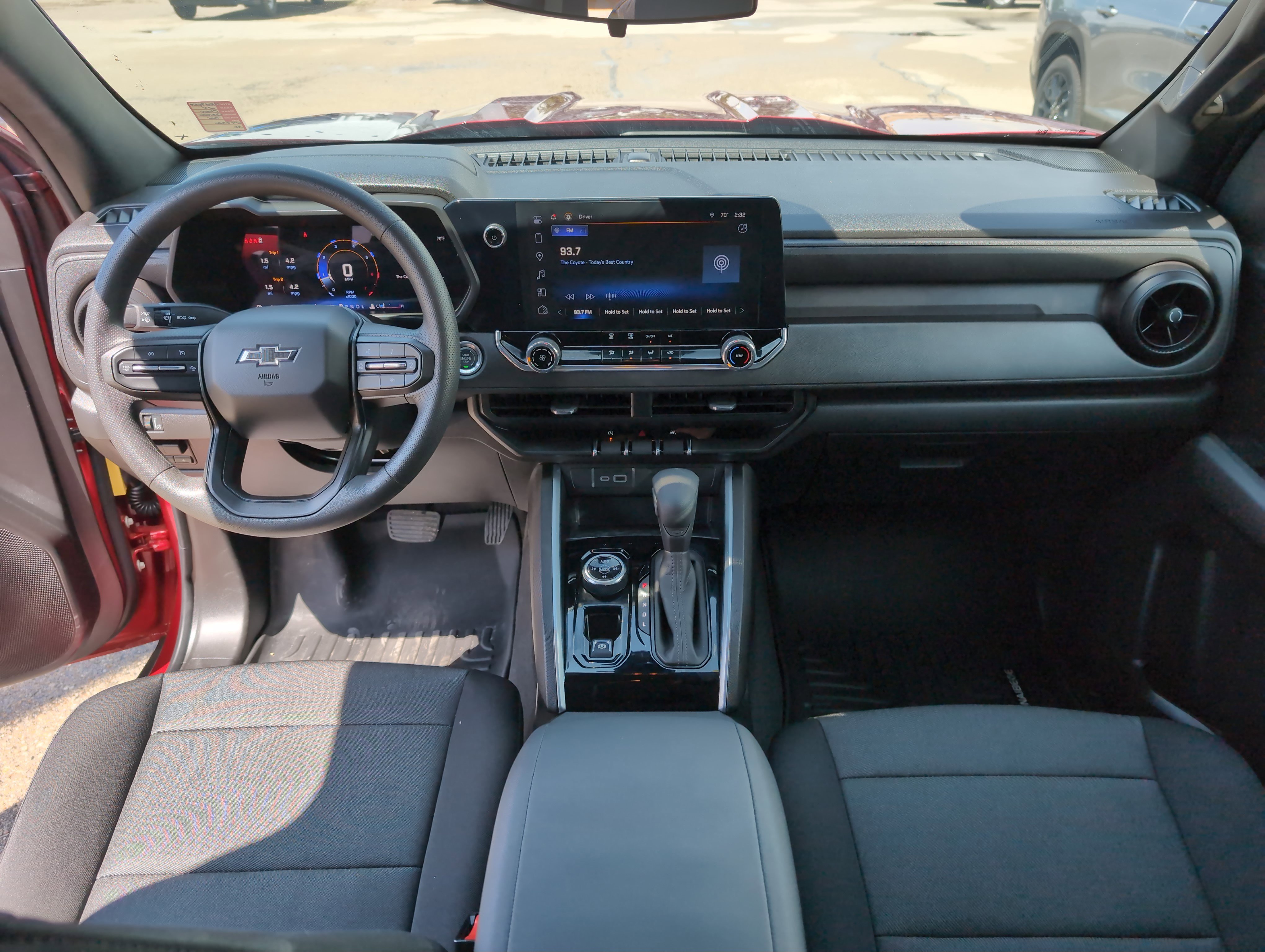2024 Chevrolet Colorado Trail Boss photo 3