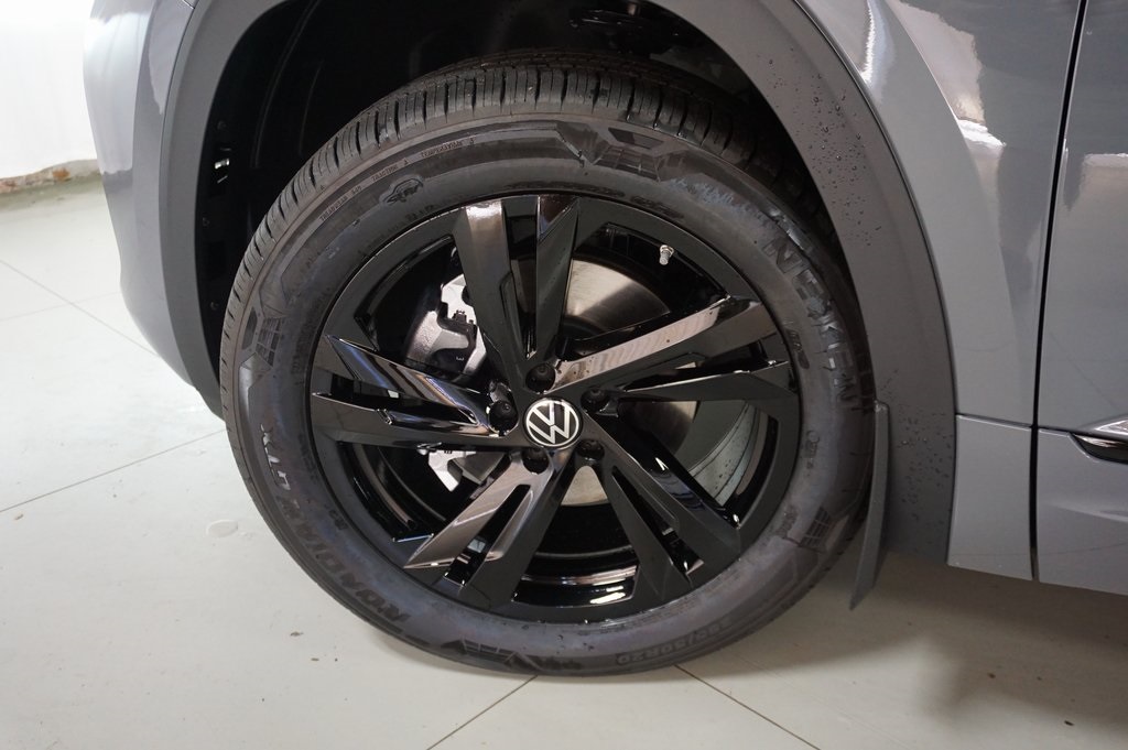 2026 Volkswagen Atlas Cross Sport SEL R-Line photo 32
