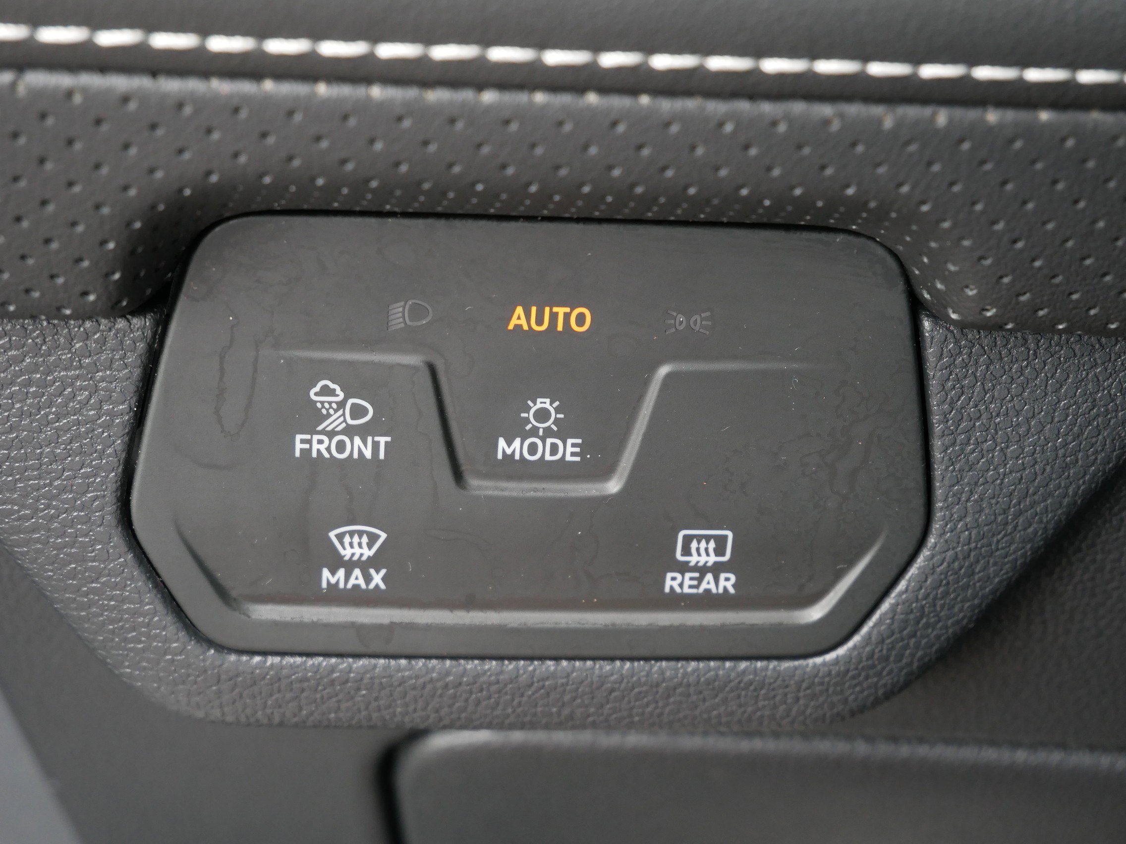 2024 Volkswagen Atlas SEL Premium R-Line photo 23