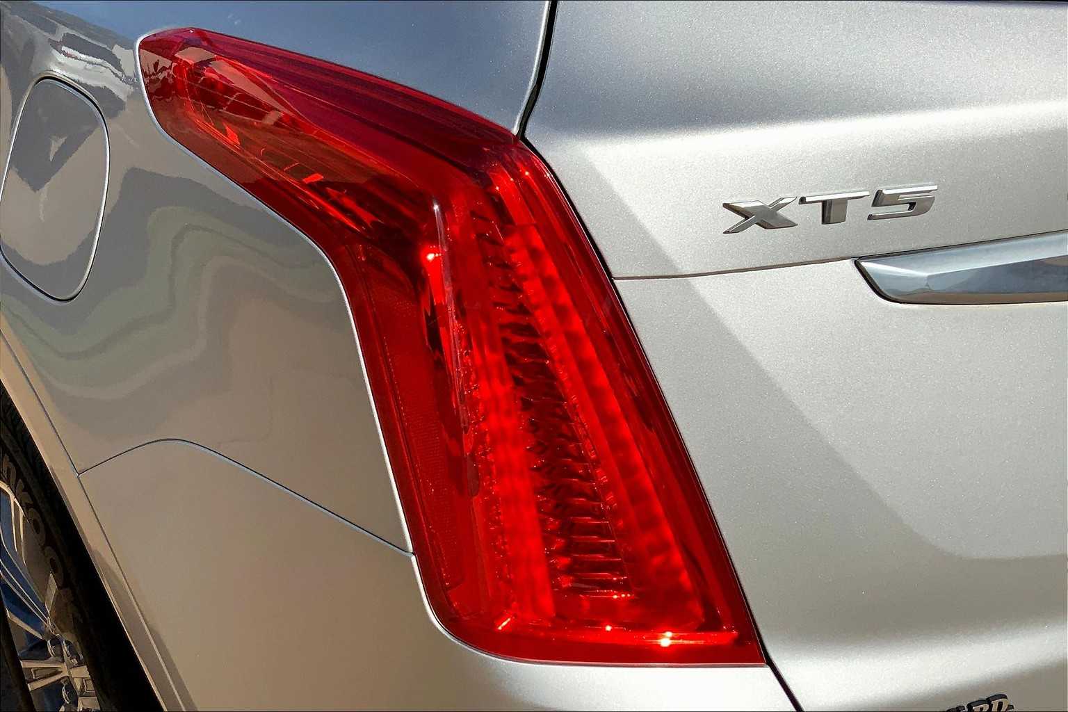 2017 Cadillac XT5 Luxury photo 25