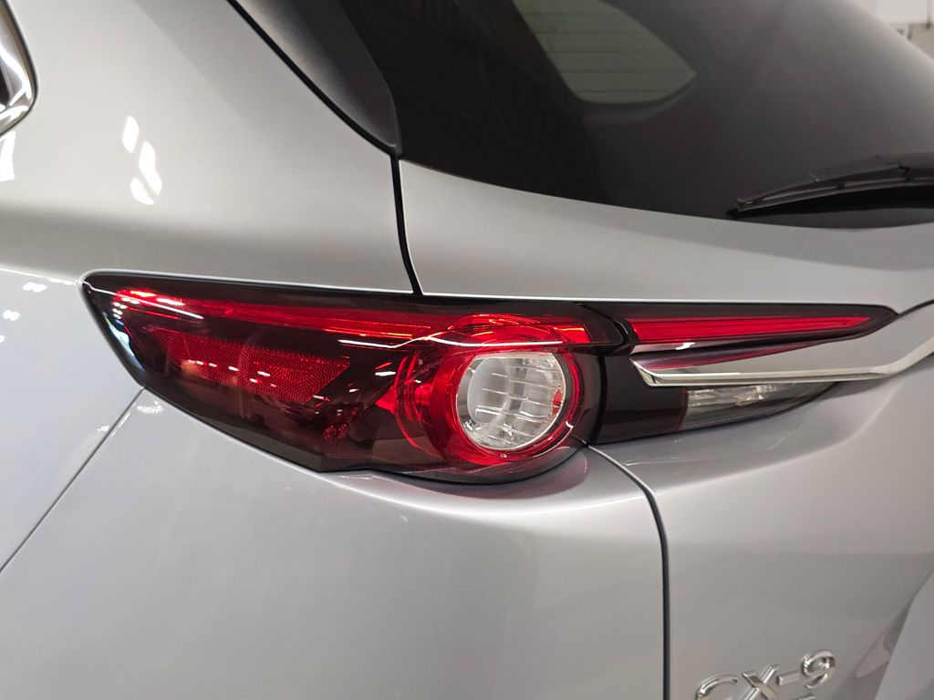 2022 Mazda CX-9 Touring photo 8
