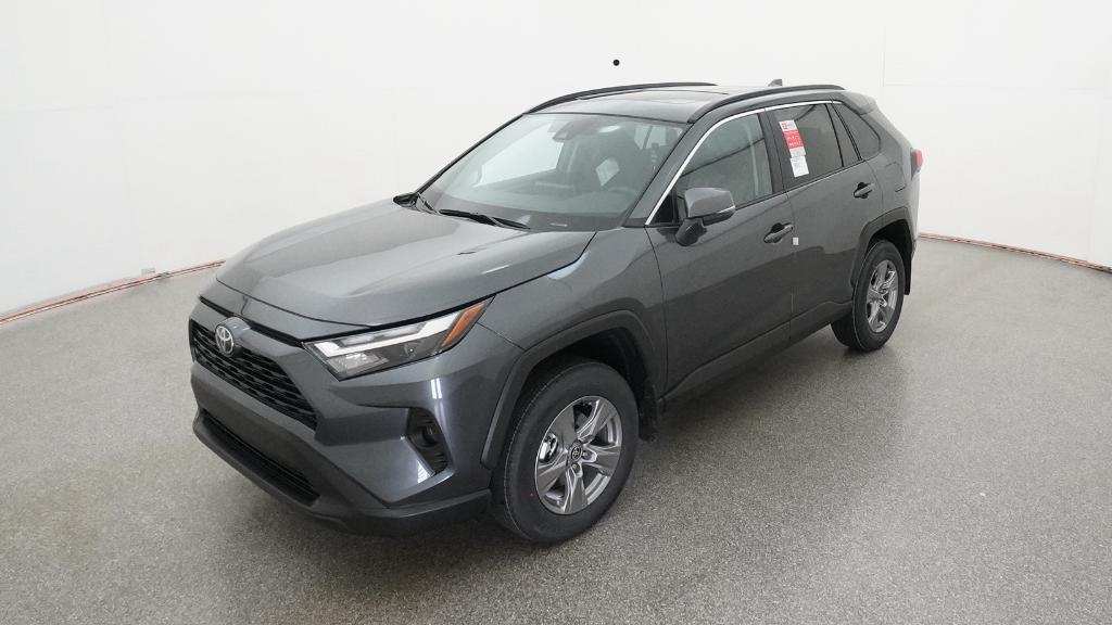 2025 Toyota RAV4 XLE's photo