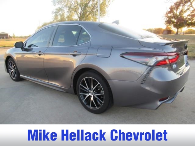 2021 Toyota Camry SE photo 2