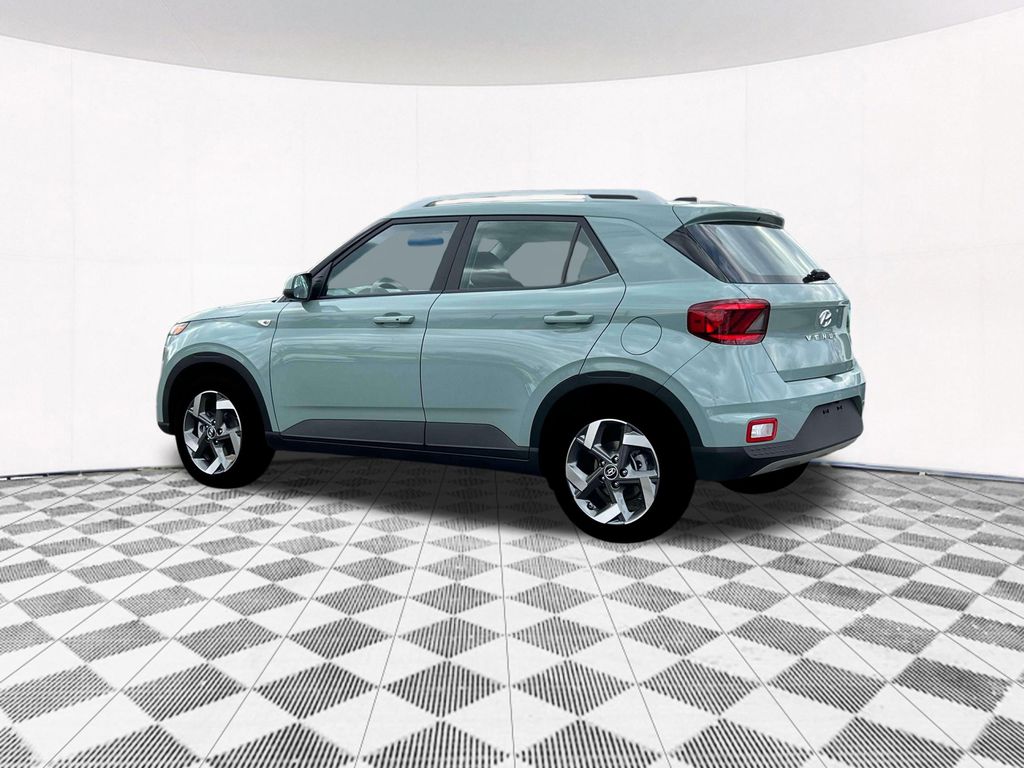 2025 Hyundai Venue SEL photo 4