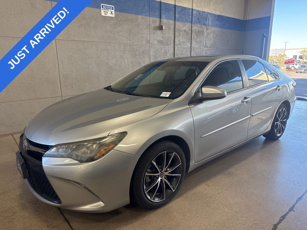 2015 Toyota Camry XSE's photo