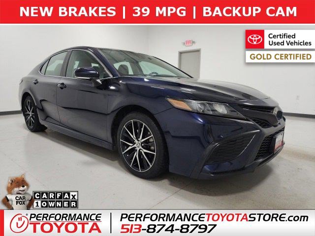 2022 Toyota Camry SE's photo