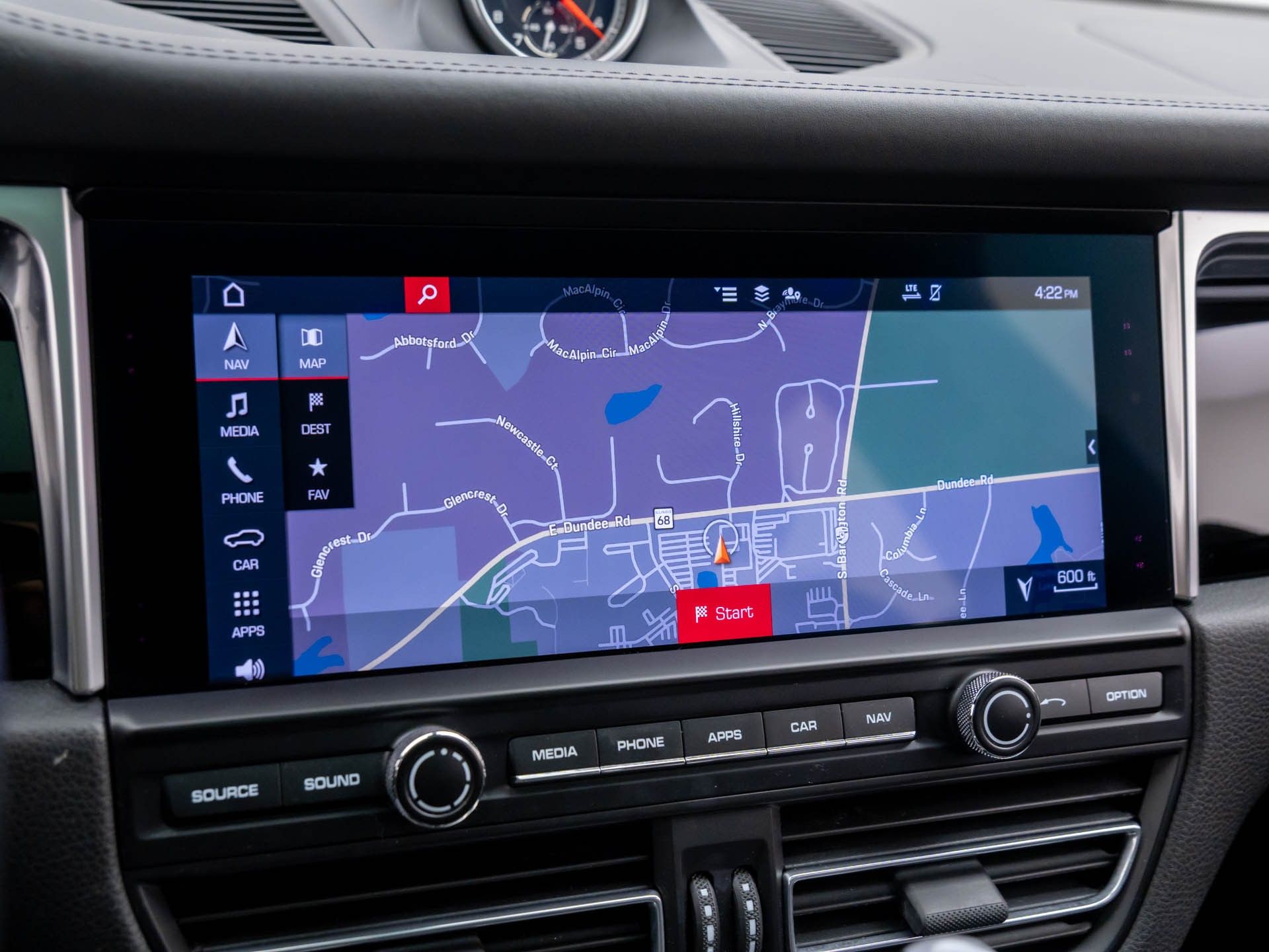 2021 Porsche Macan Base photo 23