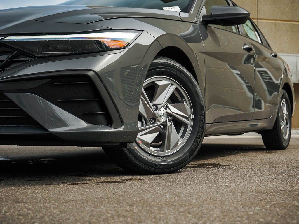 2025 Hyundai Elantra SE photo 5