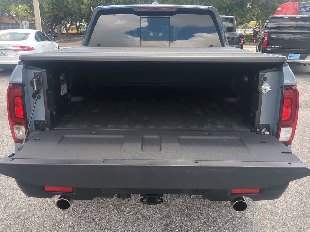 2024 Honda Ridgeline Black Edition photo 12