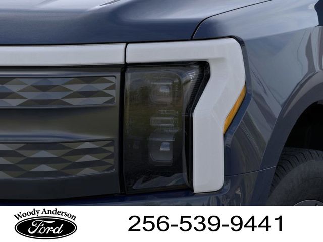 2025 Ford F-150 Lightning Lariat photo 18