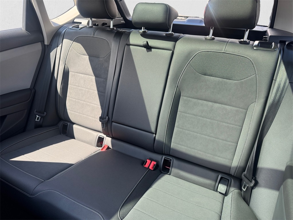 2023 Volkswagen Taos SE photo 13