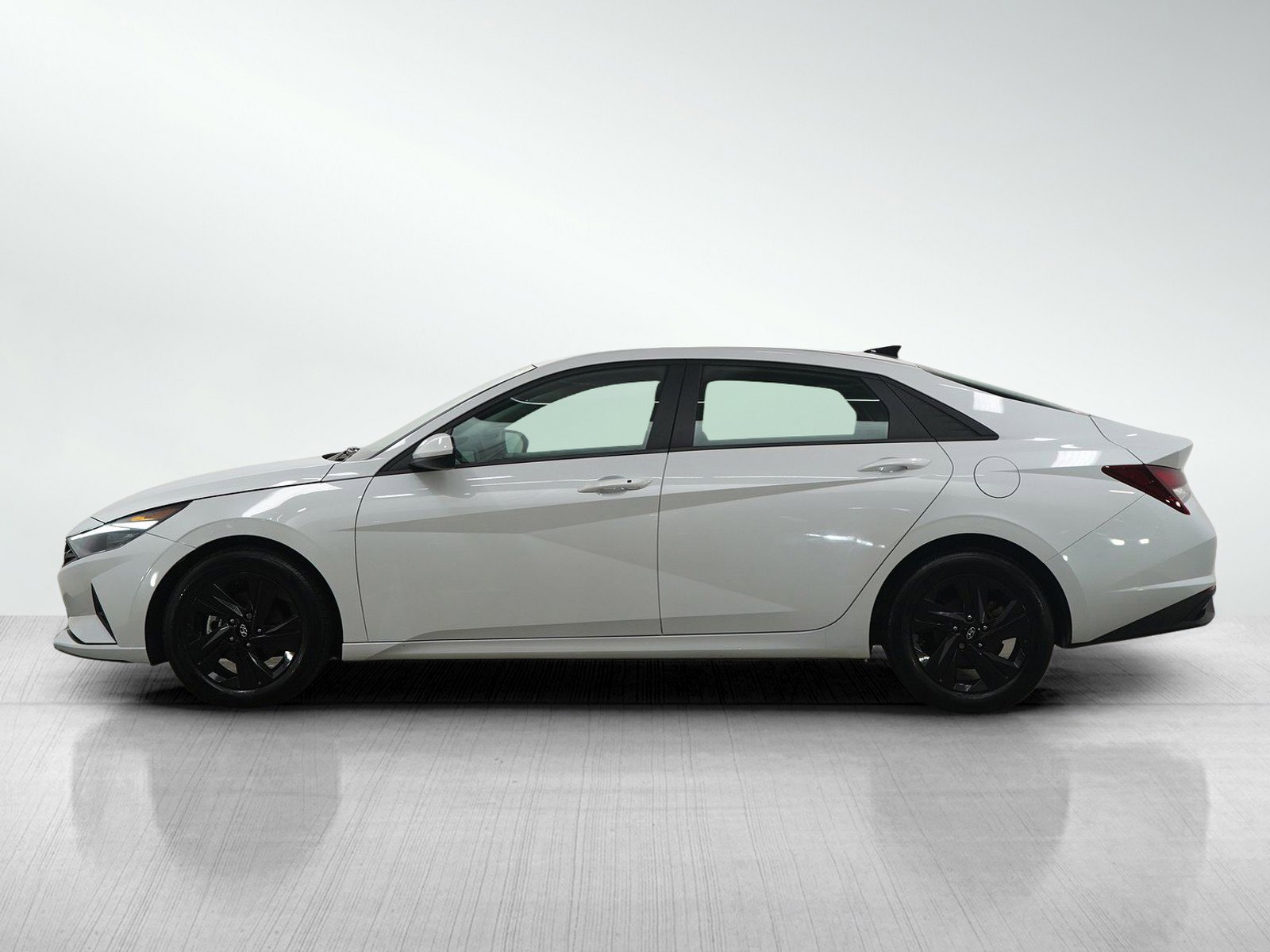 Used 2022 Hyundai Elantra SEL with VIN 5NPLM4AG4NH053427 for sale in South Saint Paul, Minnesota