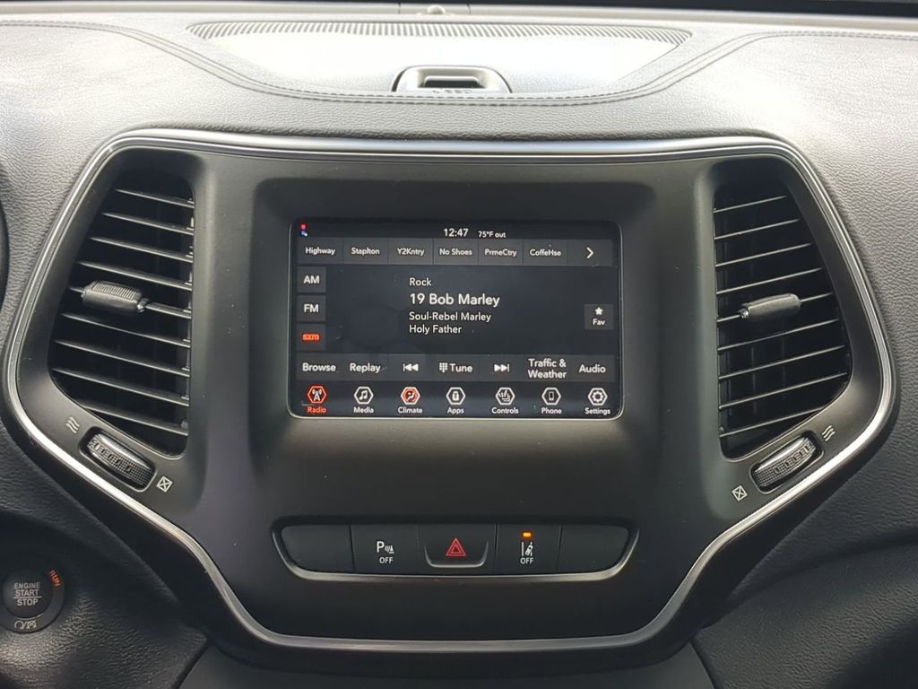 2021 Jeep Cherokee Altitude photo 17