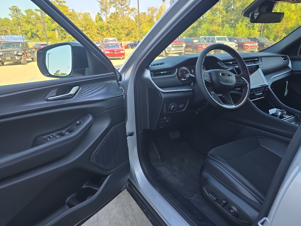 2025 Jeep Grand Cherokee Altitude X photo 11