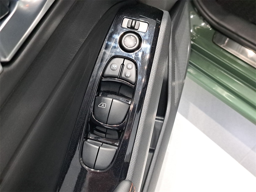 2025 Nissan Altima 2.5 SR photo 21