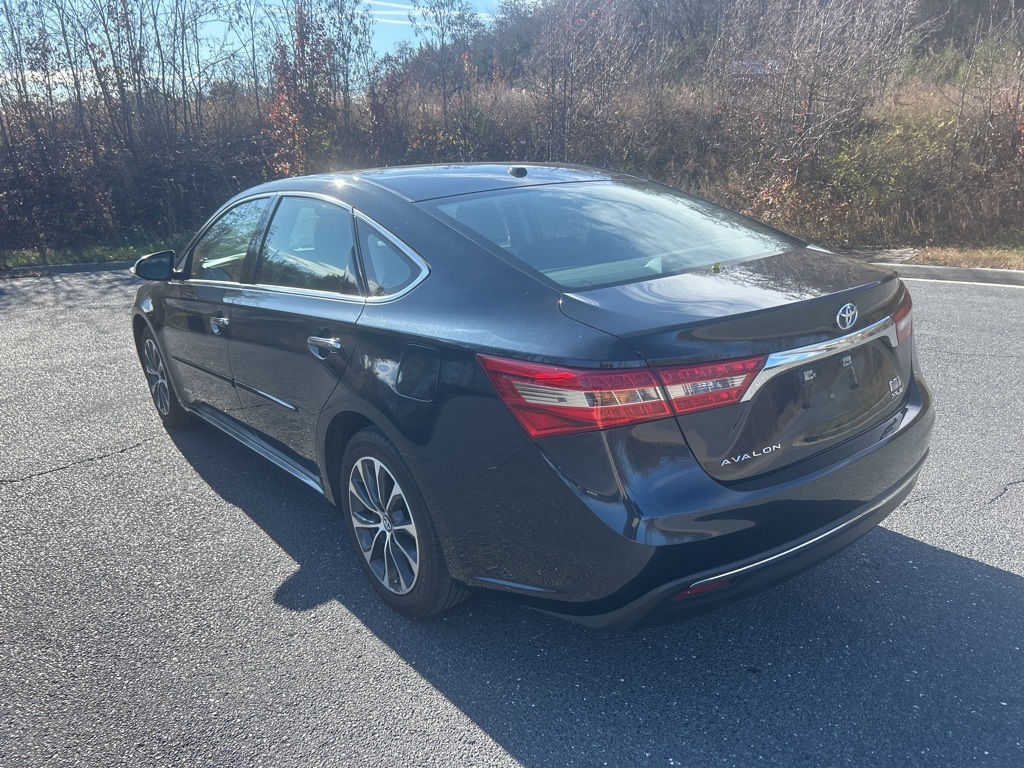 2017 Toyota Avalon Hybrid XLE Premium photo 3