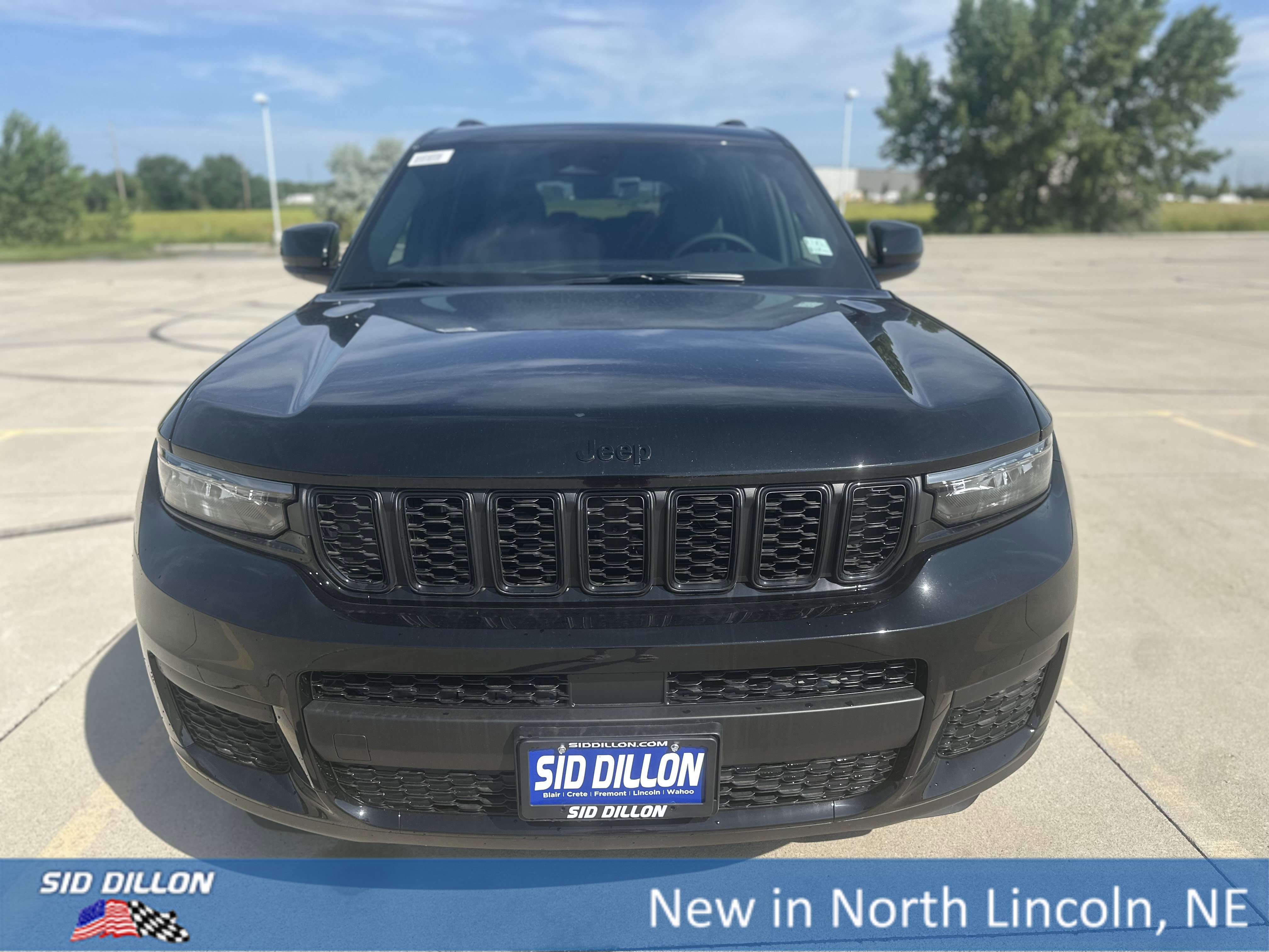 2025 Jeep Grand Cherokee Altitude X photo 2