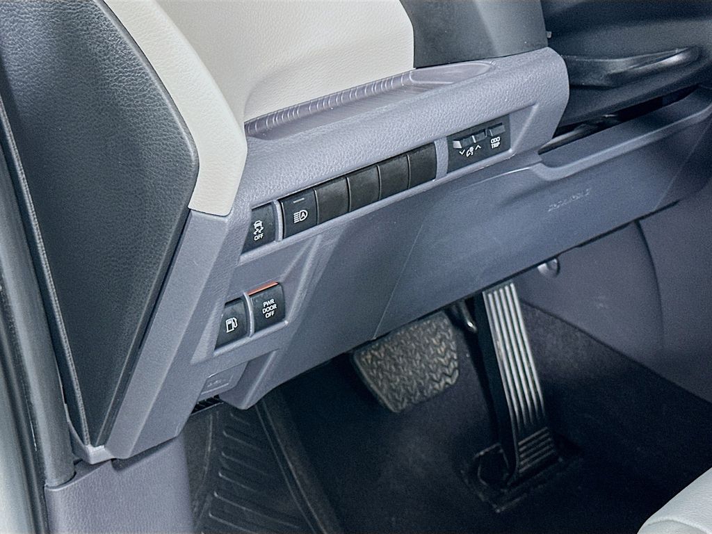 2024 Toyota Sienna XLE photo 10