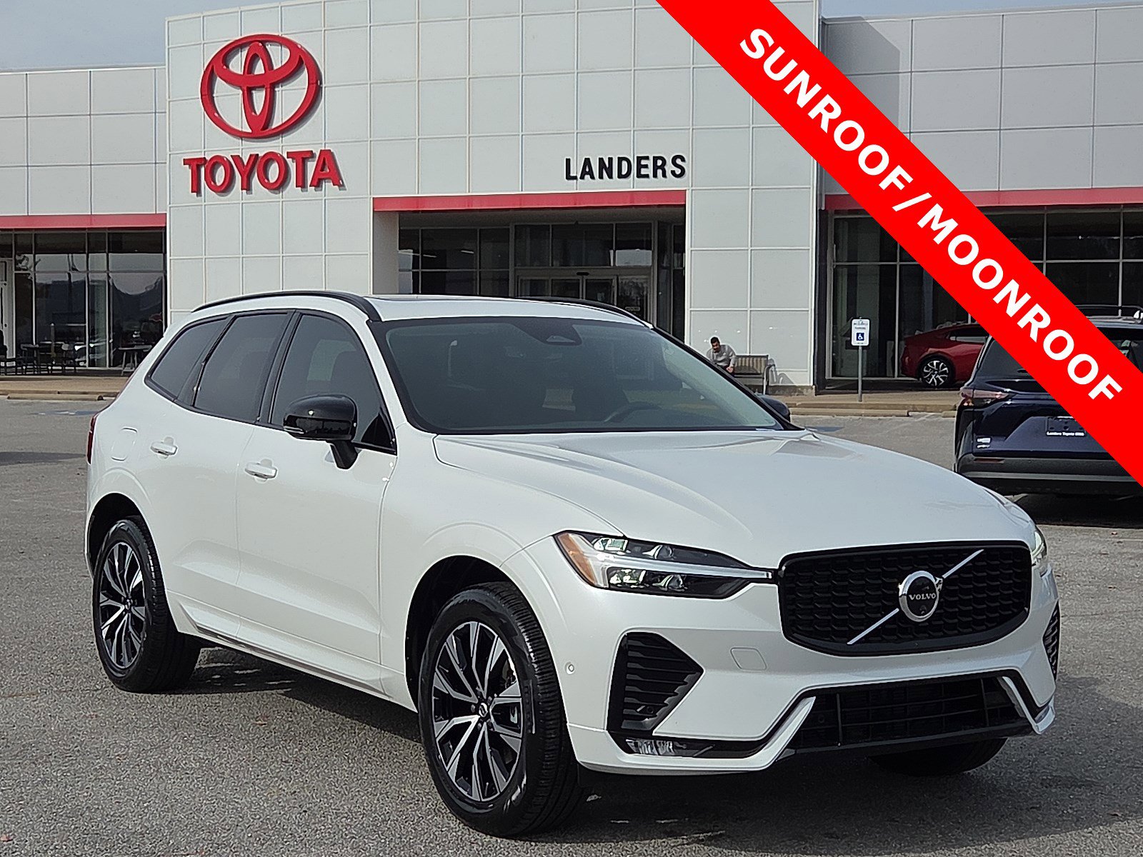 2024 Volvo XC60 Plus's photo