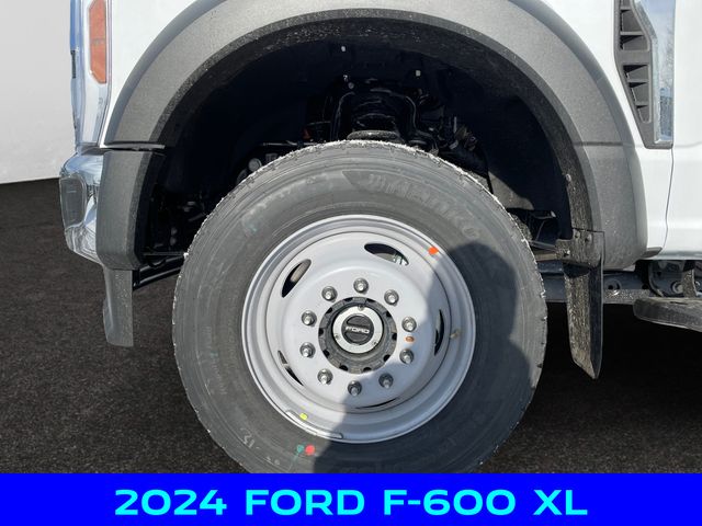 2024 Ford F-600 photo 12