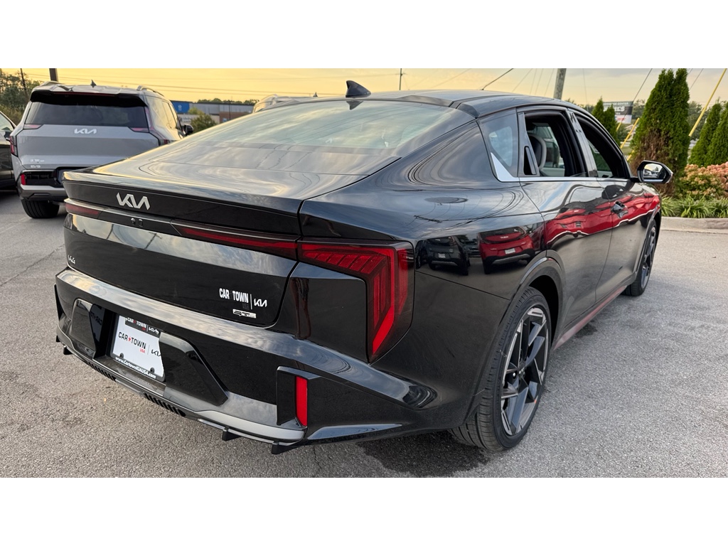 2025 Kia K4 GT-Line photo 3