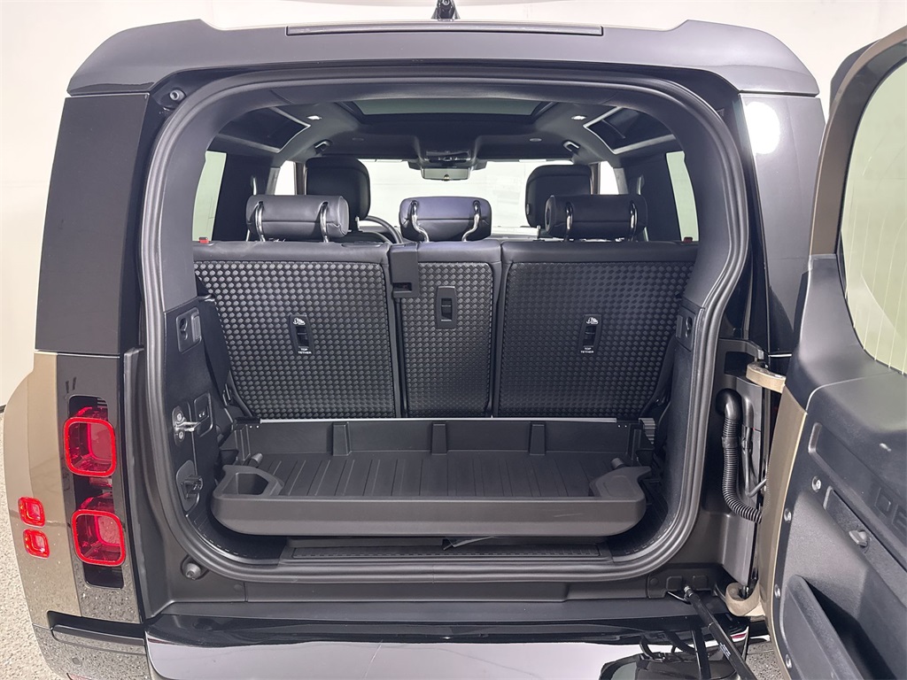 2025 Land Rover Defender 90 X-Dynamic SE photo 21