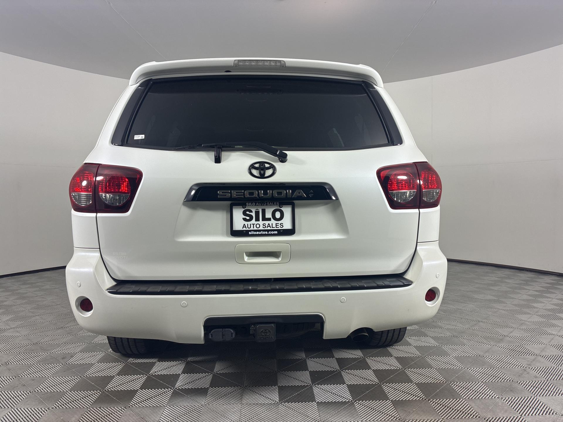 2021 Toyota Sequoia photo 4